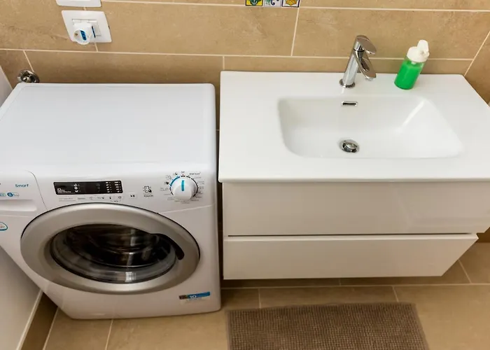 Marevasto - Marina Nyaraló *